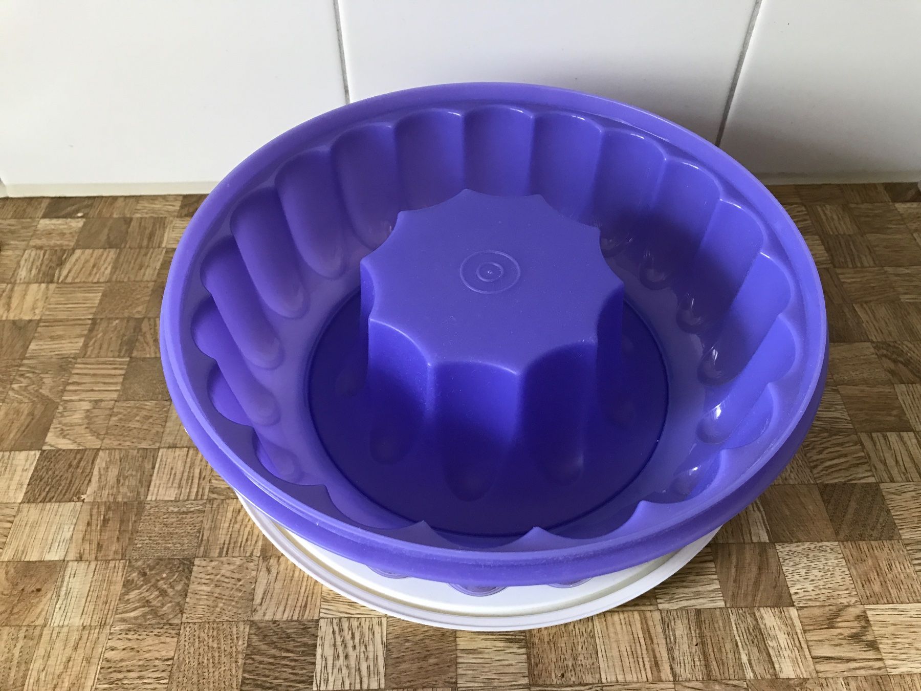 Tupperware Behälter & Ähnliches: Grosse Puddingform – Gebraucht aus Birmensdorf ZH von Hilhan 1