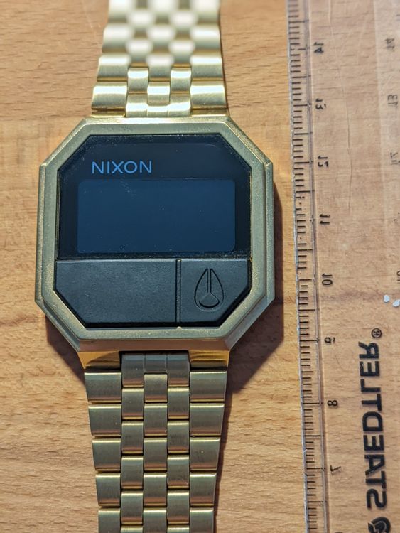 Montre nixon re online run