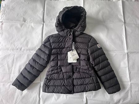 Doudoune Moncler pour fille, taille 10 ans (140 cm)