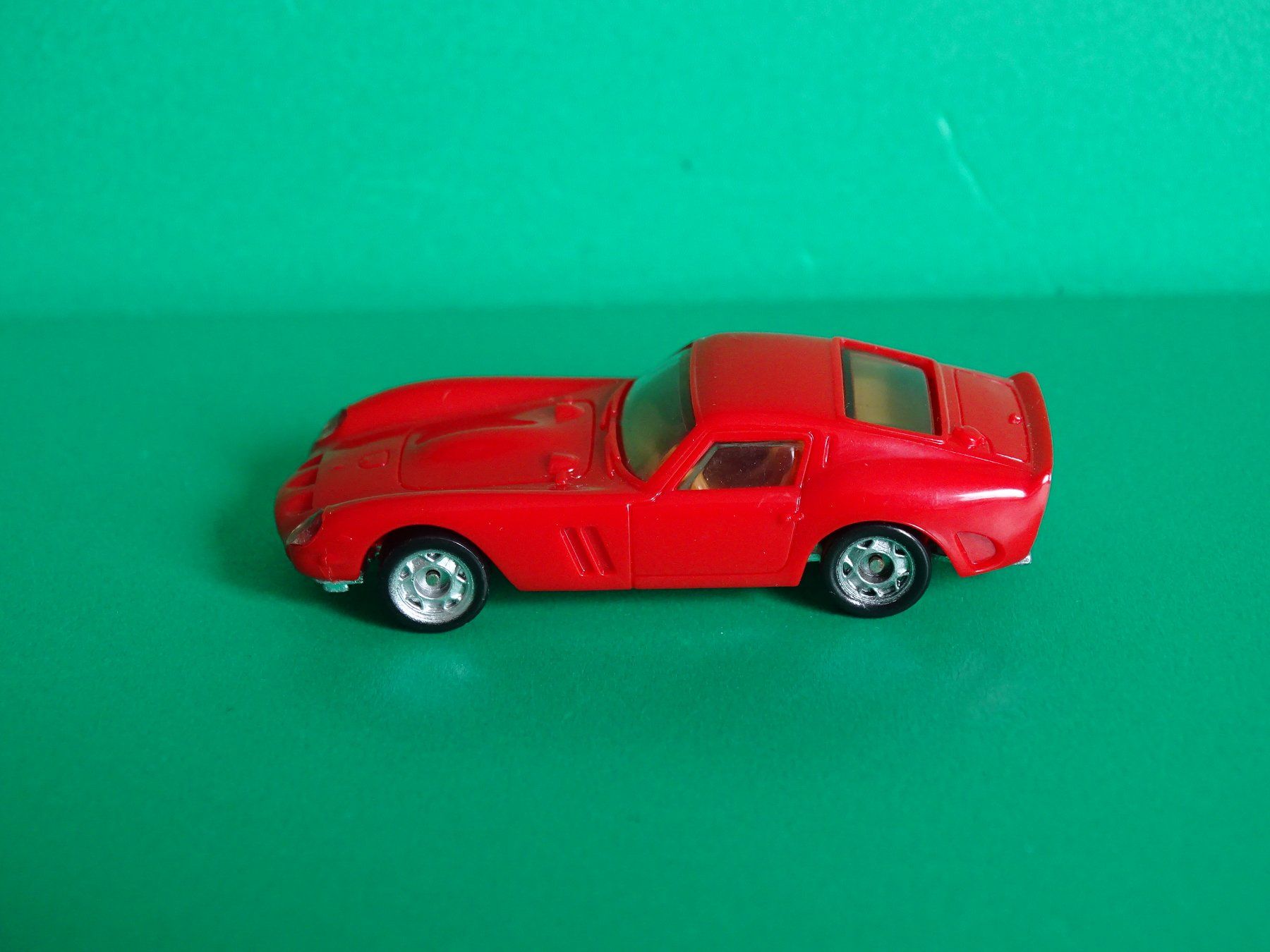Ferrari Modellini d'auto: Ferrari GTO von Monogram 1/87 – Usato da Bretzwil venduto da Meex 2