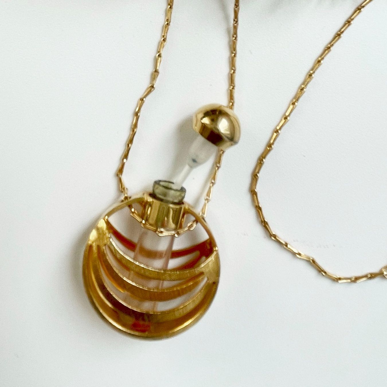 Ketten: Halskette lang mit Parfumfläschchen VINTAGE 1980s – Gebraucht aus Brüttisellen von Buxus 2