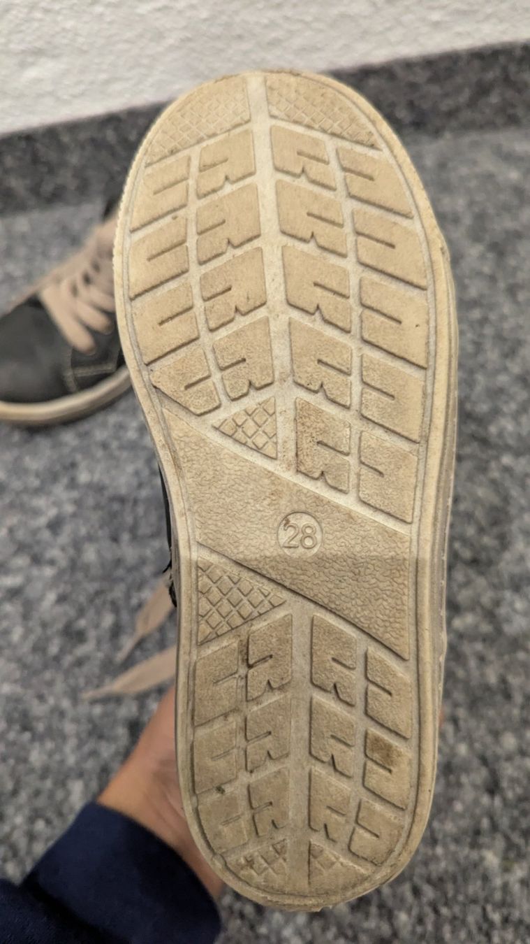 Scarpe per ragazzi: Kinderschuhe Grösse 28 – Usato da Frauenfeld venduto da mf2_yb66 3