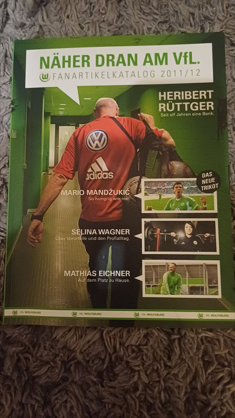 Dokumente: Fanartikelkatalog VfL Wolfsburg 2011/12 – Gebraucht aus Uznach von DeNois