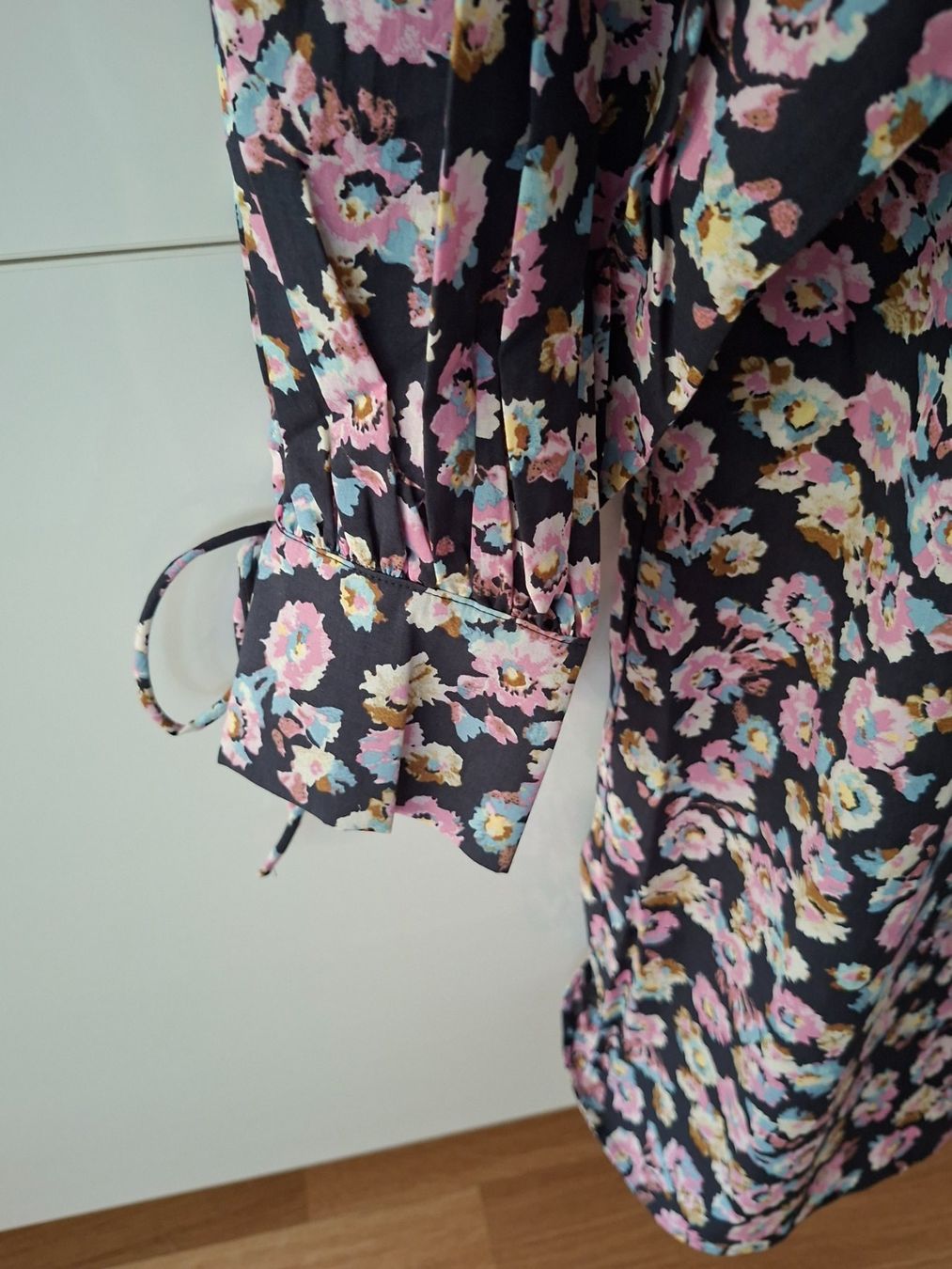 H&M Vestiti: Blumenkleid H&M Langarm Grösse 46/48 NEU, nie getragen – Nuovo (secondo la descrizione) da Schliern b. Köniz venduto da Lanka02 3