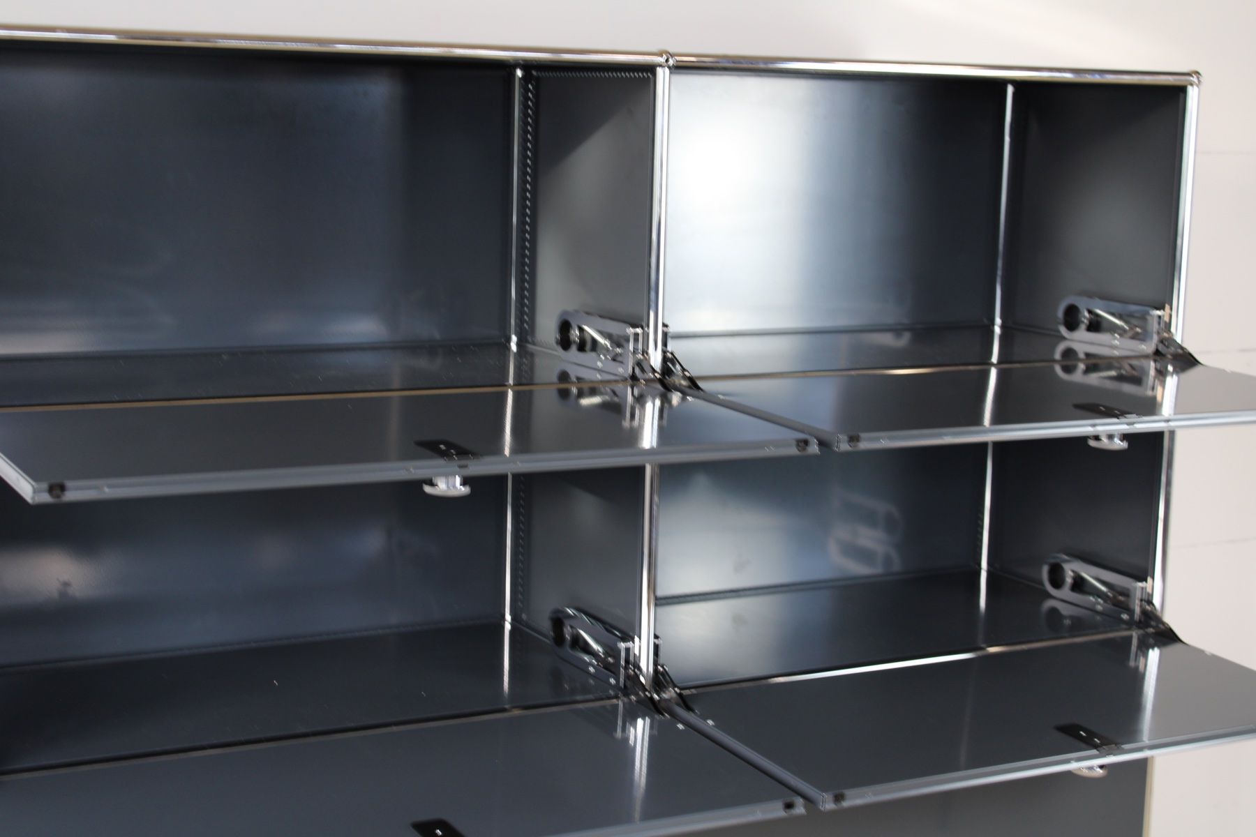 USM Cassettiere: USM Sideboard in anthrazitgrau, Individueller Umbau möglich – Usato da Meinisberg venduto da atelier_TILIJA 4