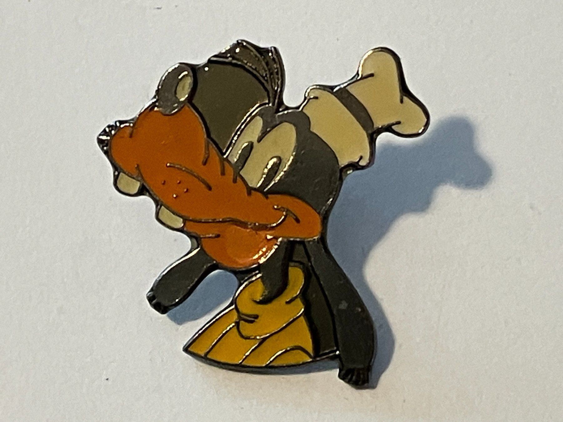 Placchette & Badge: 1 Pin Goofy – Usato da Basel venduto da djwwpp
