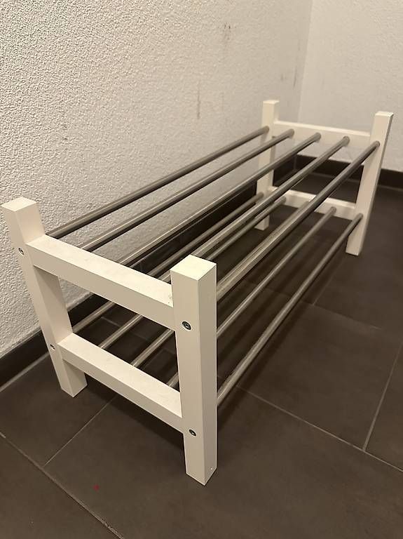Scaffali: Schuhgestell weiss mit Metallstangen – Usato da Klingnau venduto da mic_qk2t 2