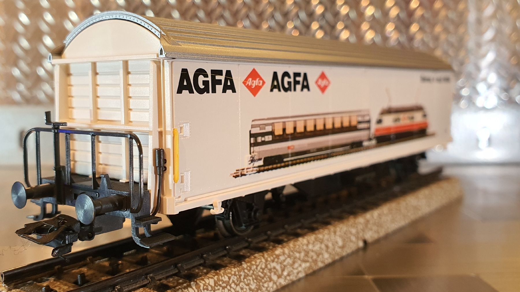 Märklin Modelleisenbahnen: MÄRKLIN H0 GÜTERWAGEN AGFA AGFA – Gebraucht aus Männedorf von Modellbau-wyss 1