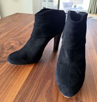 Elegant Black Suede Ankle Boots, Size 39 - Stylish!
