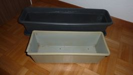 2 plastick  blumenkistli