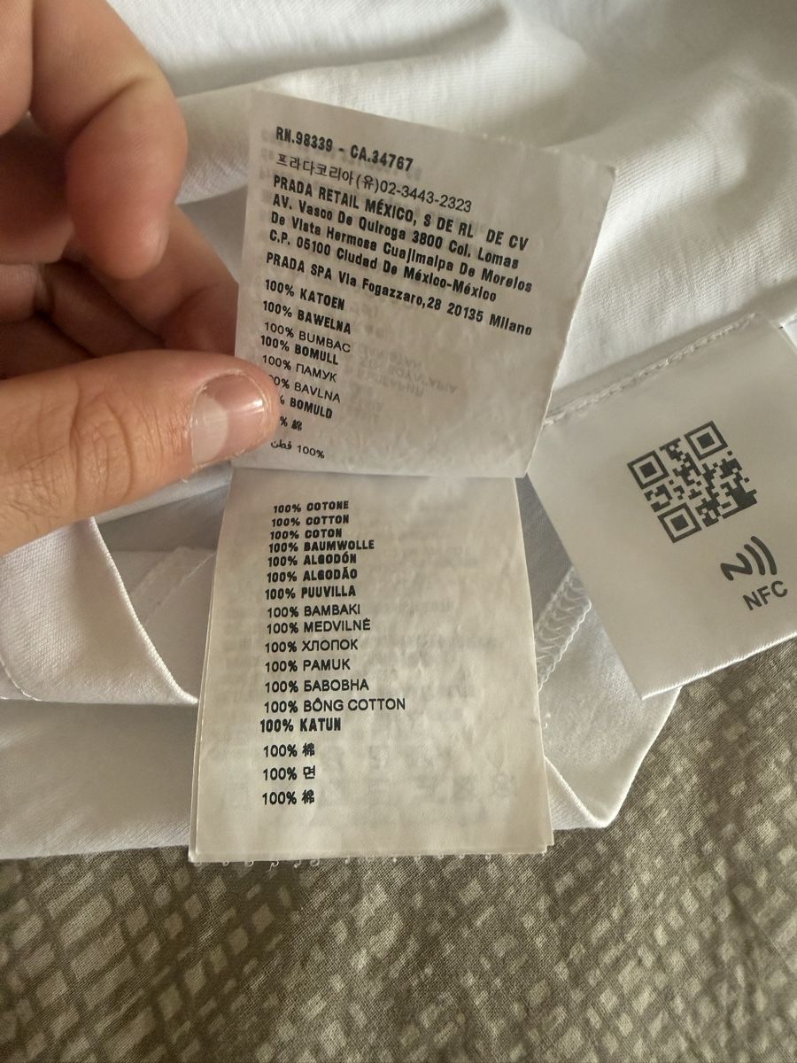 T-shirt: T shirt Prada – Nuovo (secondo la descrizione) da Genève venduto da tho_5cfx 6