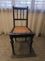 Antiker Stuhl, Holz, Rattangeflecht - Vintage Chic!