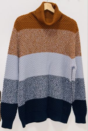 Maglione nuovo dolcevita taglia L ma veste come XXL cotone .