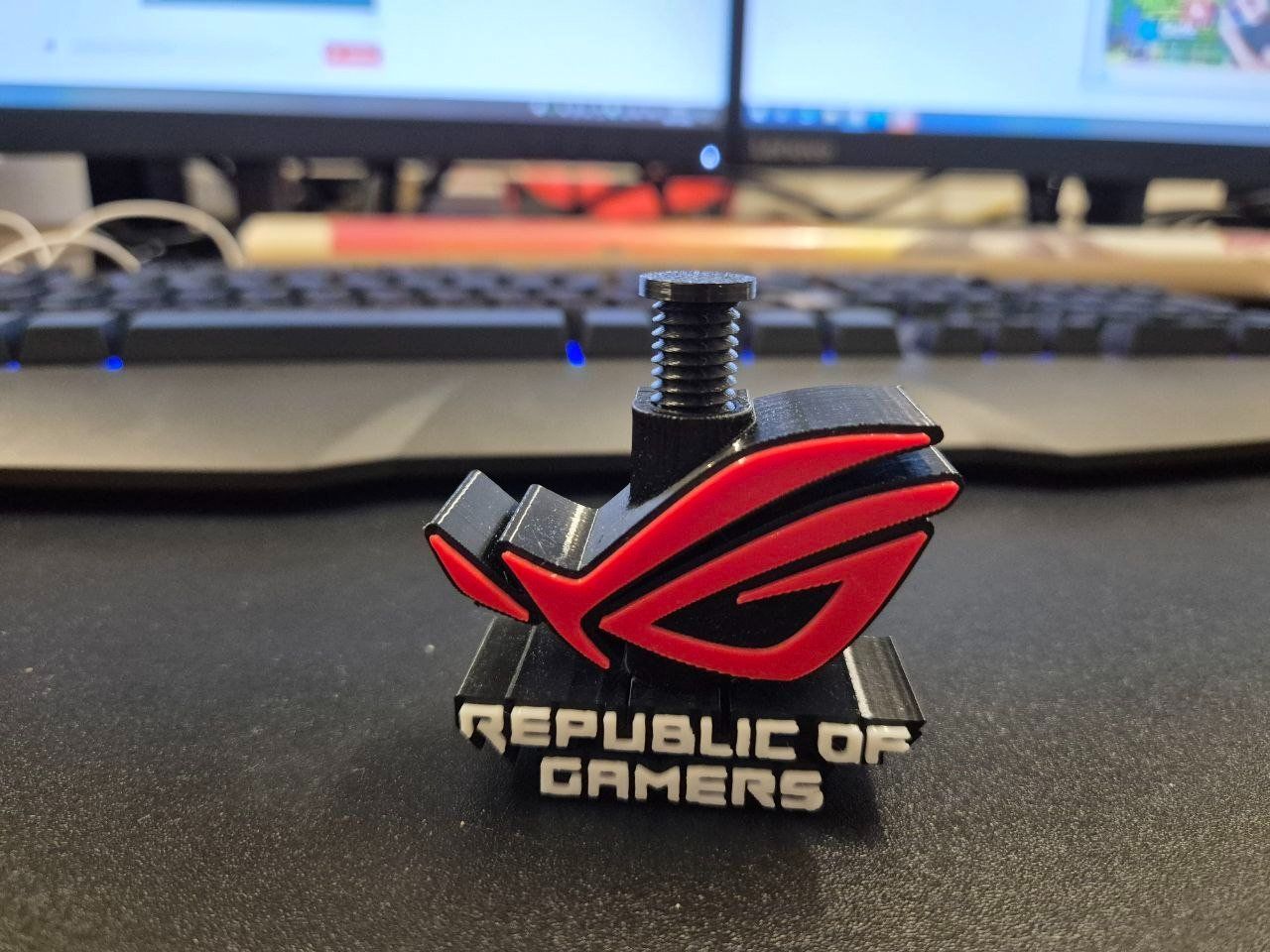 Schede grafiche: Neuer ASUS Rog Gaming Design GPU Grafikkarten Halterung – Nuovo e nell'imballaggio originale da Volketswil venduto da CinziaVolki