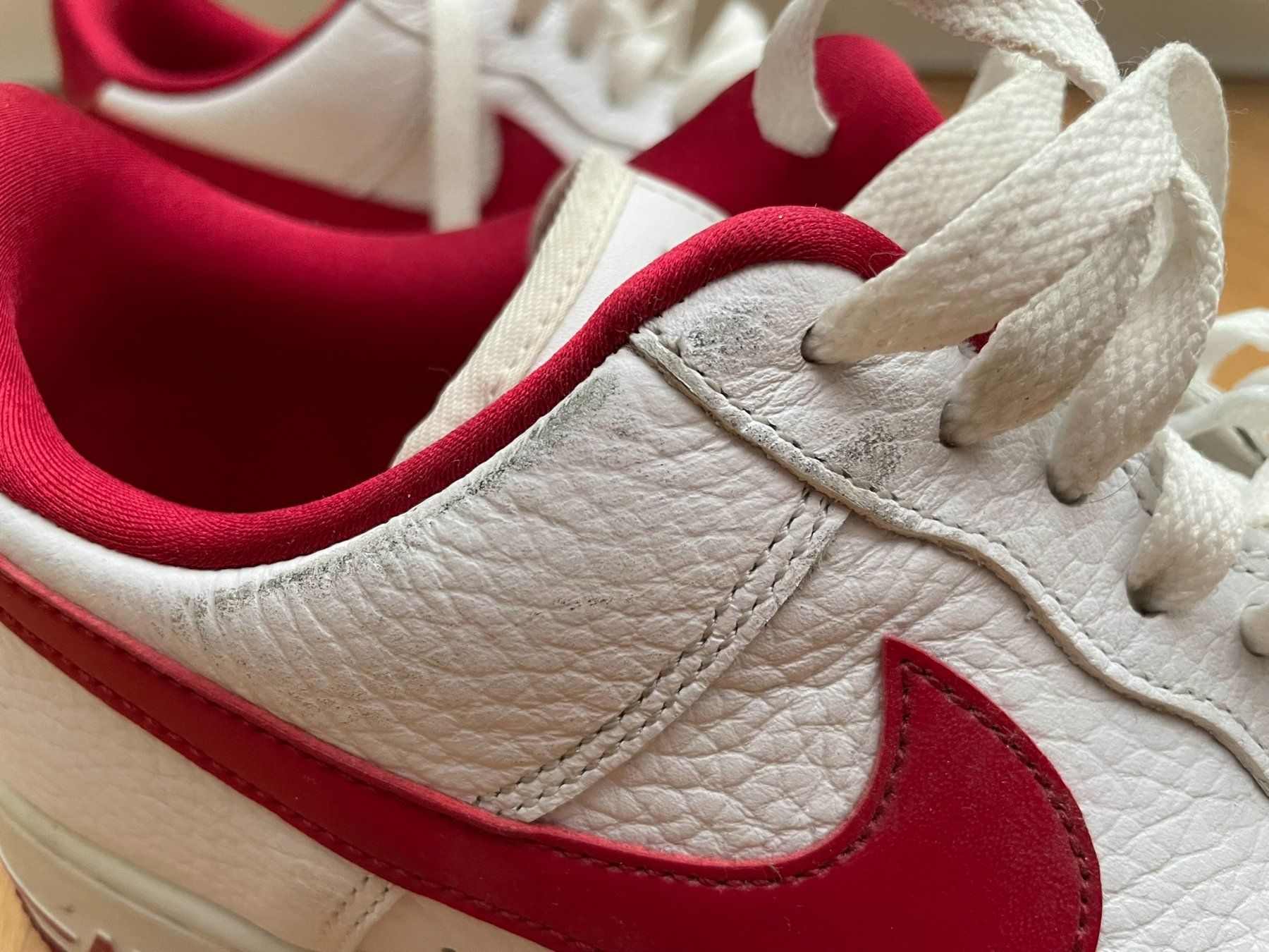 Nike Scarpe da uomo: Nike Air Force 1 weiss/rot Gr. 42.5 – Usato da Zürich venduto da Florexus 5