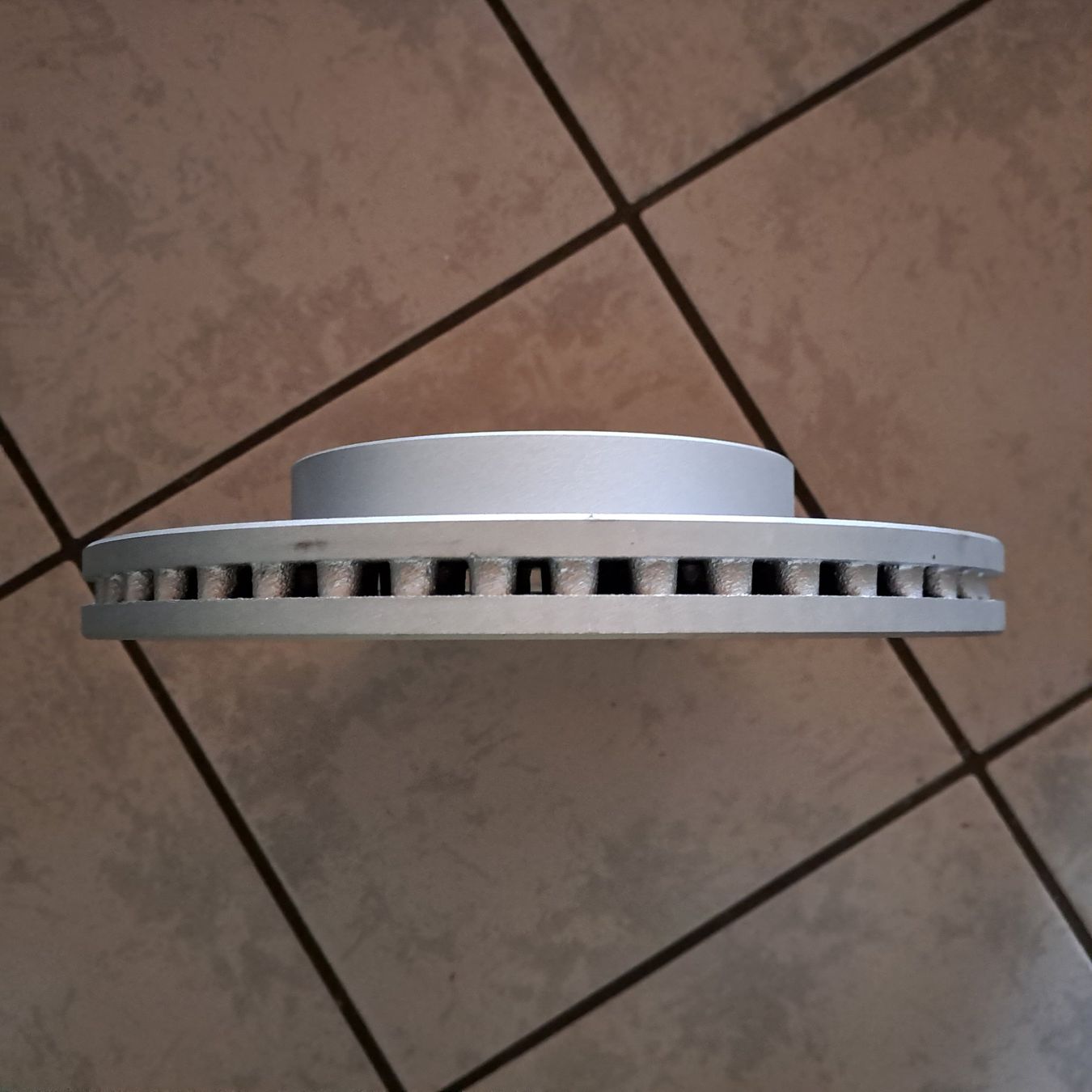 Chrysler Tutti pezzi di ricambio auto: Bremsscheiben mit Bremsbacken vorne, Chrysler – Nuovo e nell'imballaggio originale da Miécourt venduto da Rol49