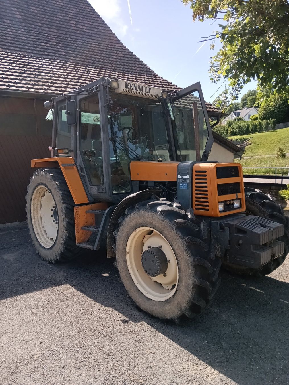 Renault Tracteurs: Tracteur Renault 103-14 TX – D'occasion à Montsevelier par ger_n2q7 1