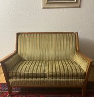 Vintage 2-Sitzer Sofa, N. 50er 60er Jahre, Holzgestell