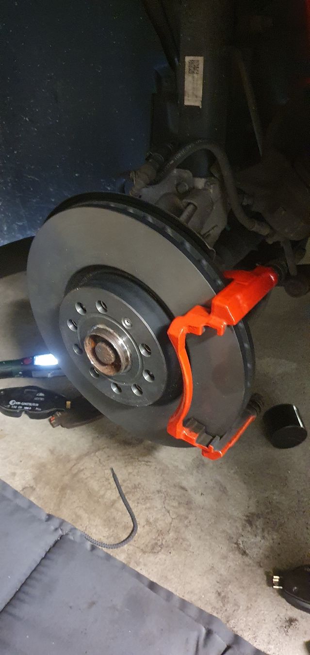 Brembo Tutti pezzi di ricambio auto: BREMBO  Bremsscheibe Vorne, wie Neu!! – Usato da Zürich venduto da ZaimR01 3