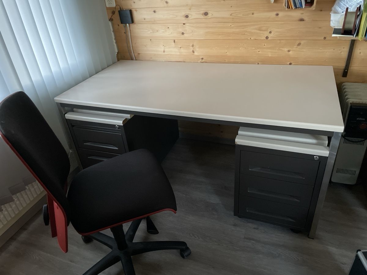 Bureaux: Bureau avec 2 box style LISTA – D'occasion à Corcelles BE par Peichen