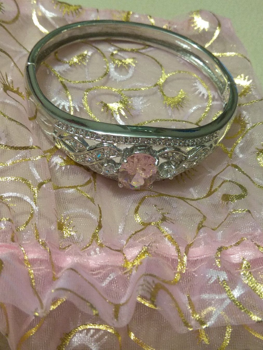 Bracciali & Braccialetti: Traumhafter Armreif mit rosa Stein und  Strass – Nuovo e nell'imballaggio originale da Münchenbuchsee venduto da Daniel0133 1