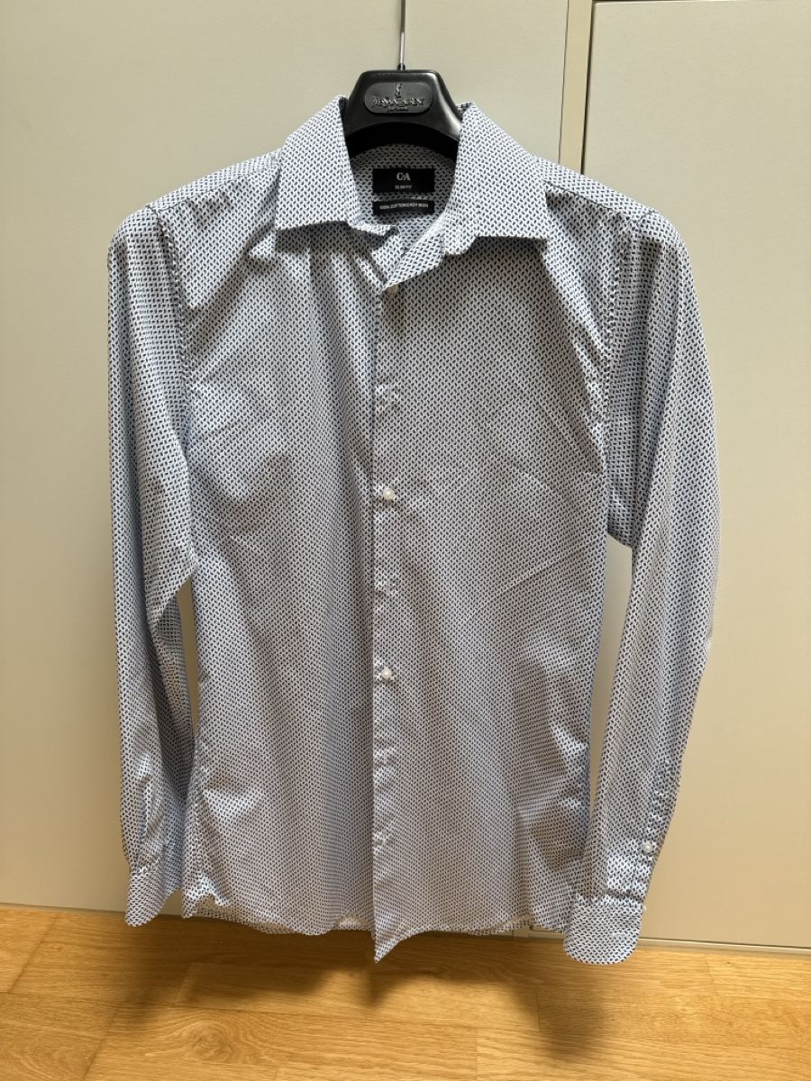 C&A Hemden, T-Shirts & Polos: Hemd gemustert weiss blau Gr. S – Gebraucht aus Rüti ZH von Kiwi02