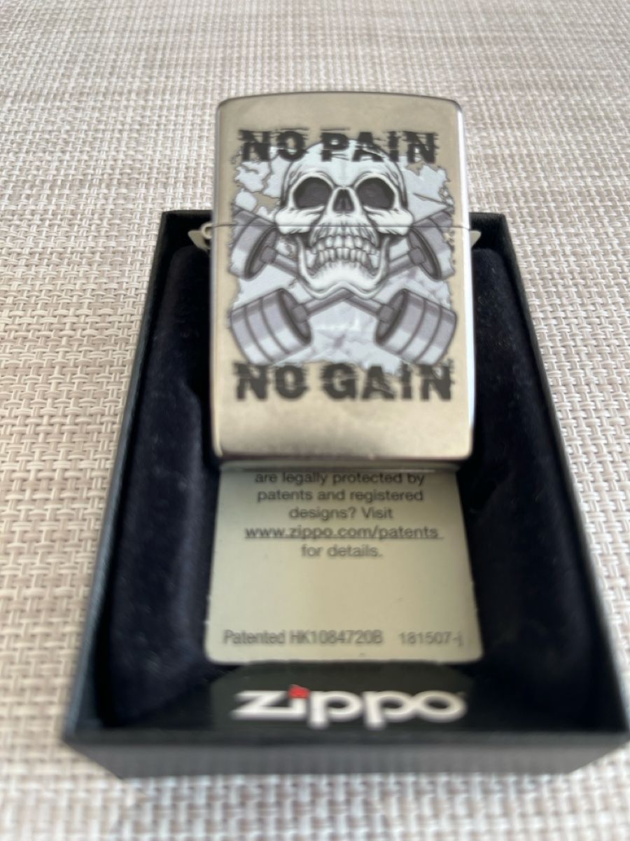 Zippo Accendini: Zippo Feuerzeug Skull Dumbbells – Usato da Bassersdorf venduto da VERO-EN 1