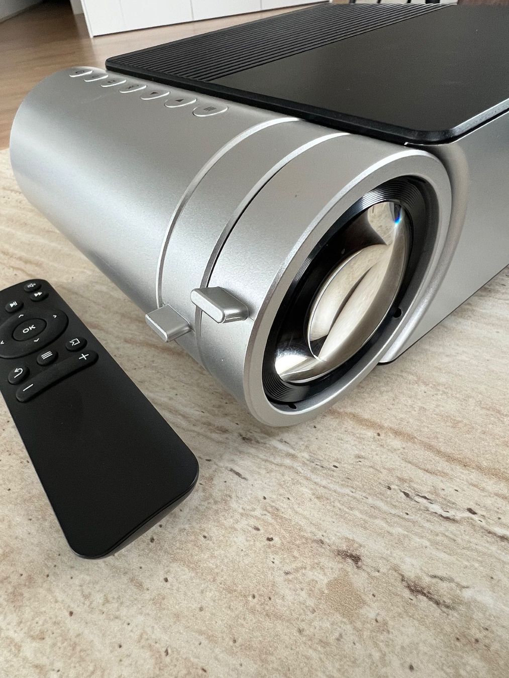 Vamvo Mini Beamer / Projektor – Sehr guter Zustand (Neu (gemäss ...