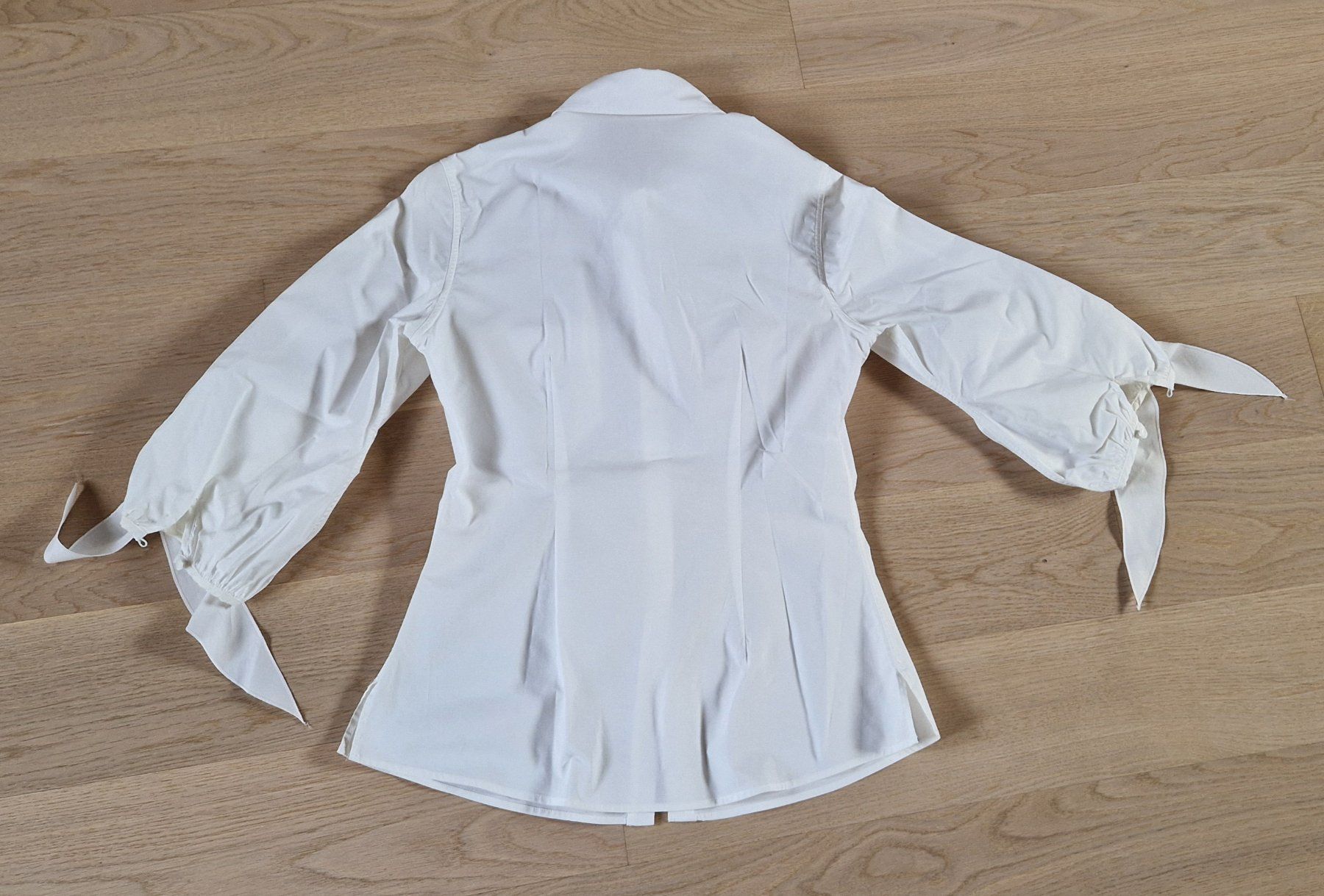 Blusen: Elegante weisse Bluse mit Rosenärmeln Gr. 36 – Gebraucht aus Gasel von sale65 5