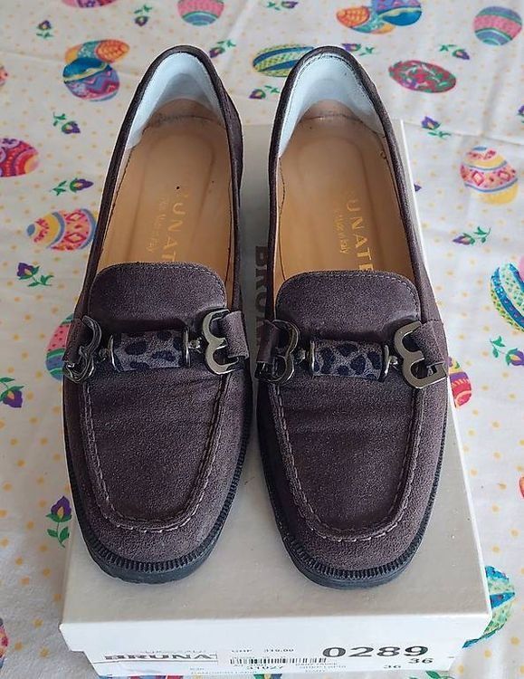 Brunate Scarpe da donna: Mocassins BRUNATE en daim brun clair – Usato da Tschugg venduto da uldrypr
