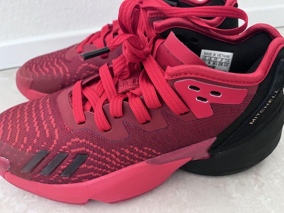 Adidas Herrenschuhe: Adidas Basketball-Schuhe – Neu und originalverpackt aus Zug von raq_9vyp 1