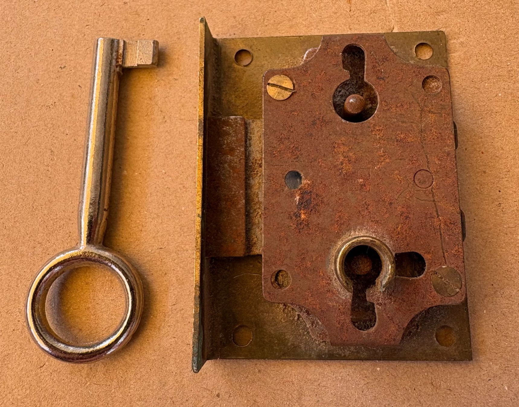 Cadenas: VINTAGE SCHLOSS MIT SCHLÜSSEL – D'occasion à Ostermundigen par wini63