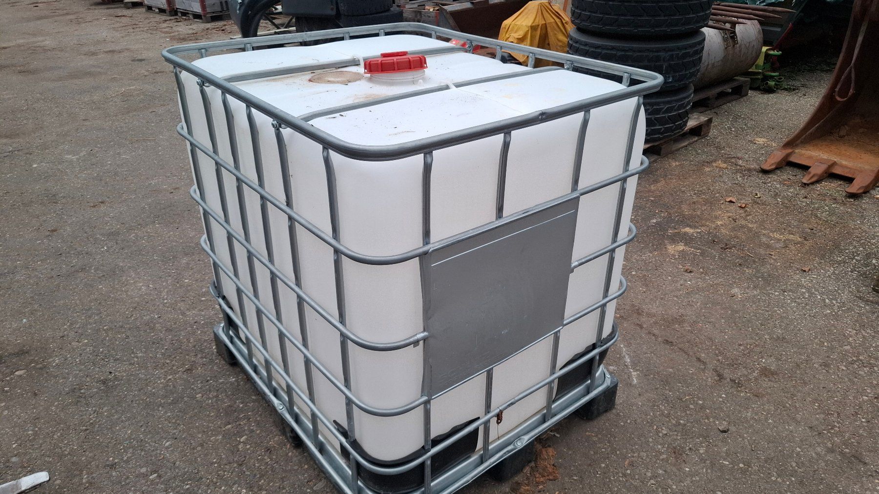 Abbeveratoi e trogoli: Wassertank 1000l – Usato da Lütisburg venduto da erle1 1