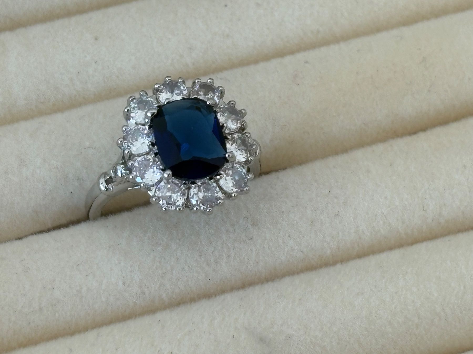 Anelli: Luxus Elegante Gr.18/8 Ring Farbe: Silber/blau – Nuovo (secondo la descrizione) da Biel-Bienne venduto da Roserosse13 7