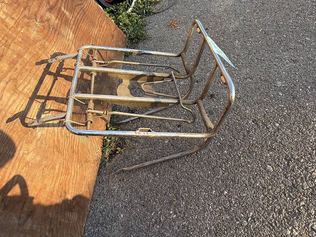 Topcase: Alter Gepäckträger für alte Vespa  – Gebraucht aus Mézières FR von Bourdon