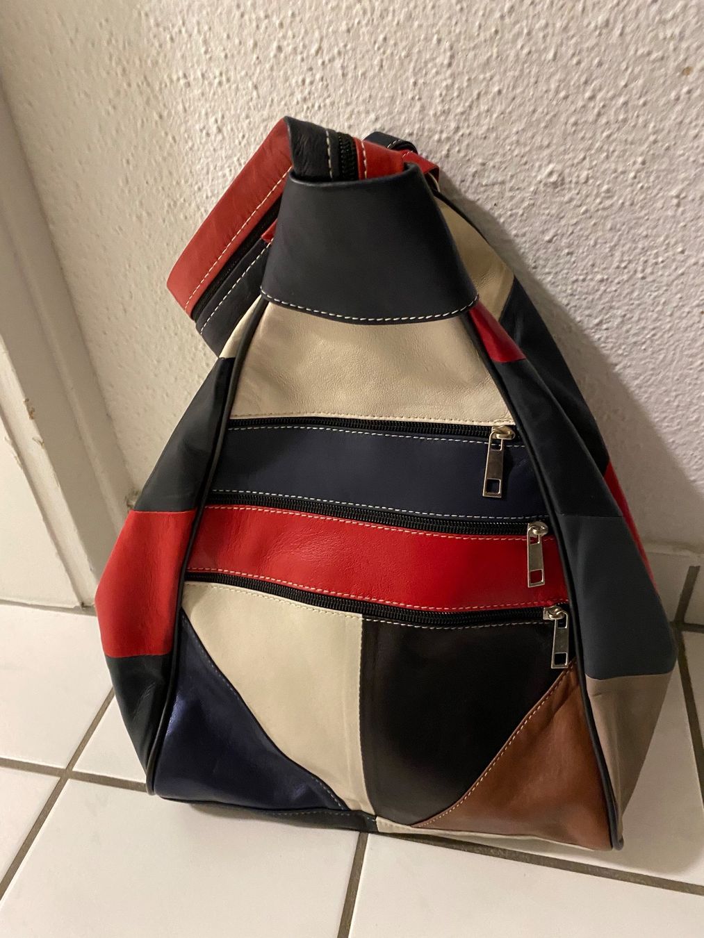 Sacs femmes: Aktion Lederhandtasche/Rucksack – Neuf avec emballage d'origine à Buchrain par Sisi83 1