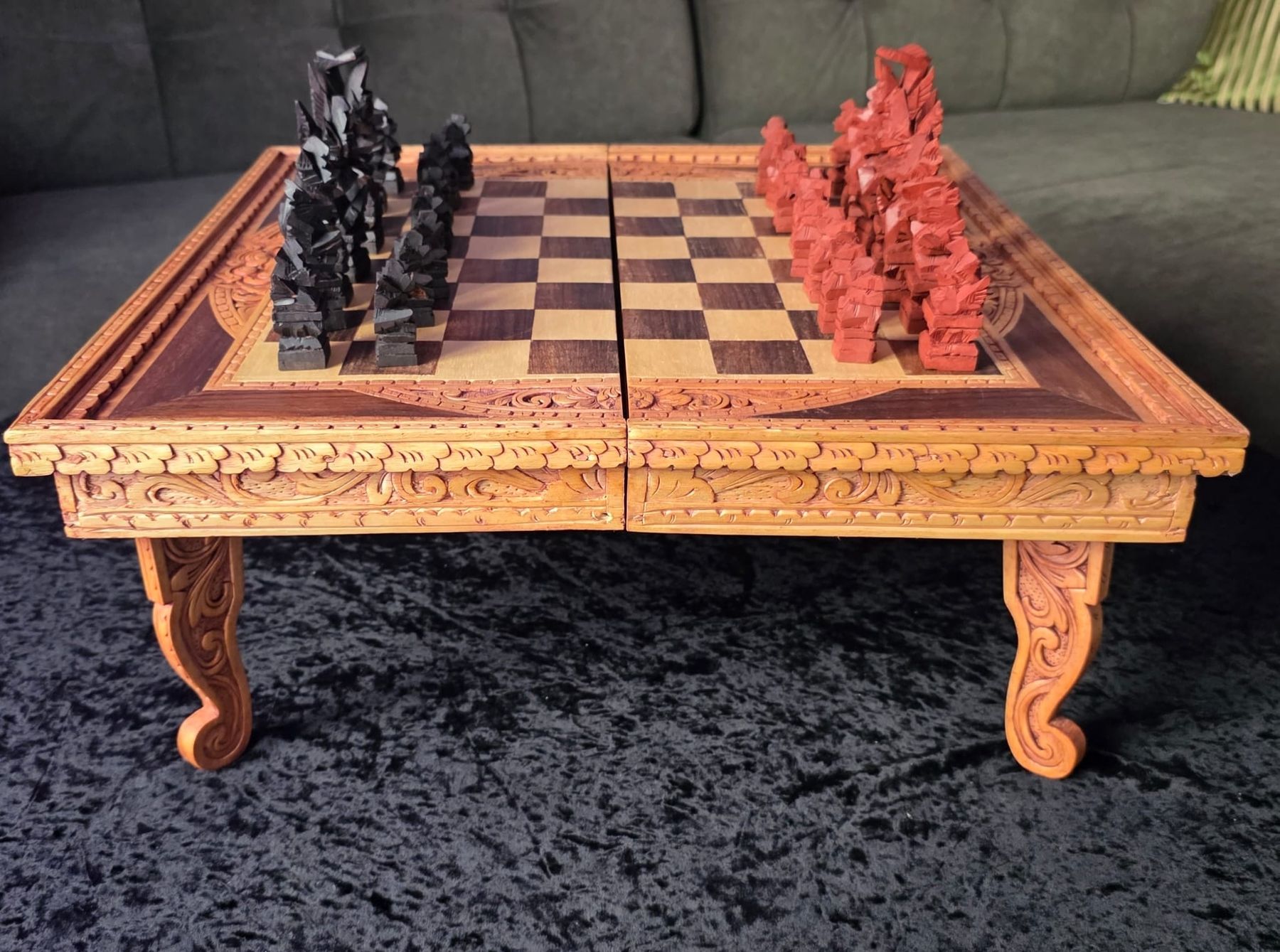 Giochi: Schönes Schachbrett aus Holz, handgeschnitzt & Backgammon – Nuovo (secondo la descrizione) da Rheinsulz venduto da Dred