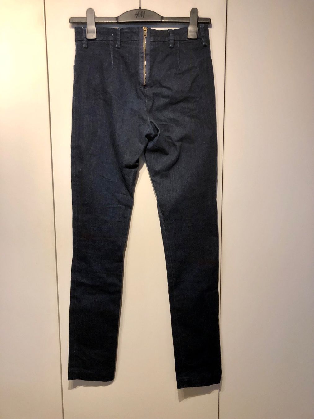 Acne Studios Jeans: Acne Studios slim-fit Jeans dunkelblau 29/34 – Usato da Grellingen venduto da dinge 1