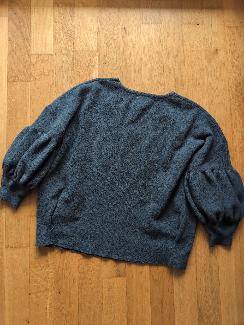 Maglioni & Felpe: Blauer Pullover Gr. M mit Puffärmeln von Avant Premiere – Usato da Unterägeri venduto da Fiobi 3