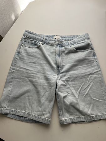 Short en jean H&M bleu clair taille 44 bon état