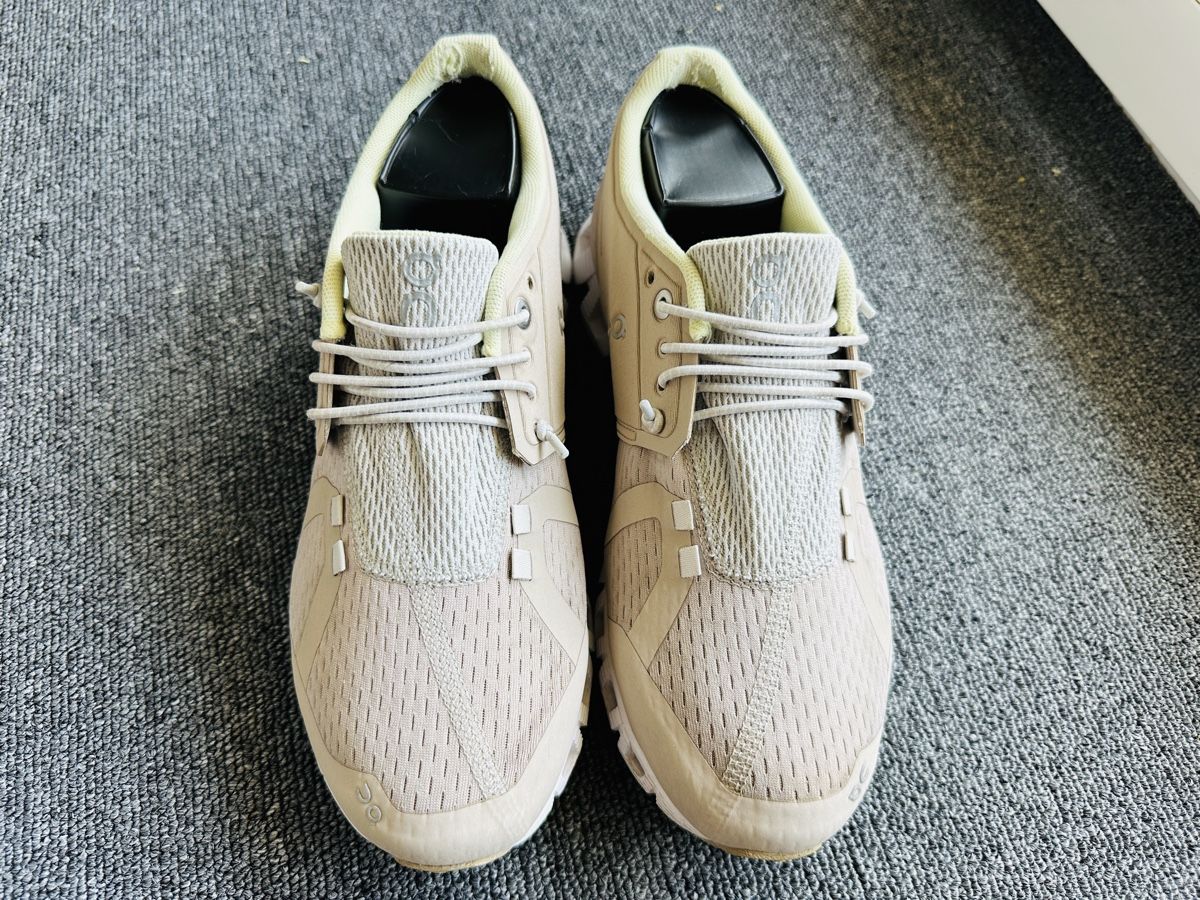 On Scarpe da donna: On cloud 5 femmes taille 38.5 – Usato da Bulle venduto da LeMoleson 1