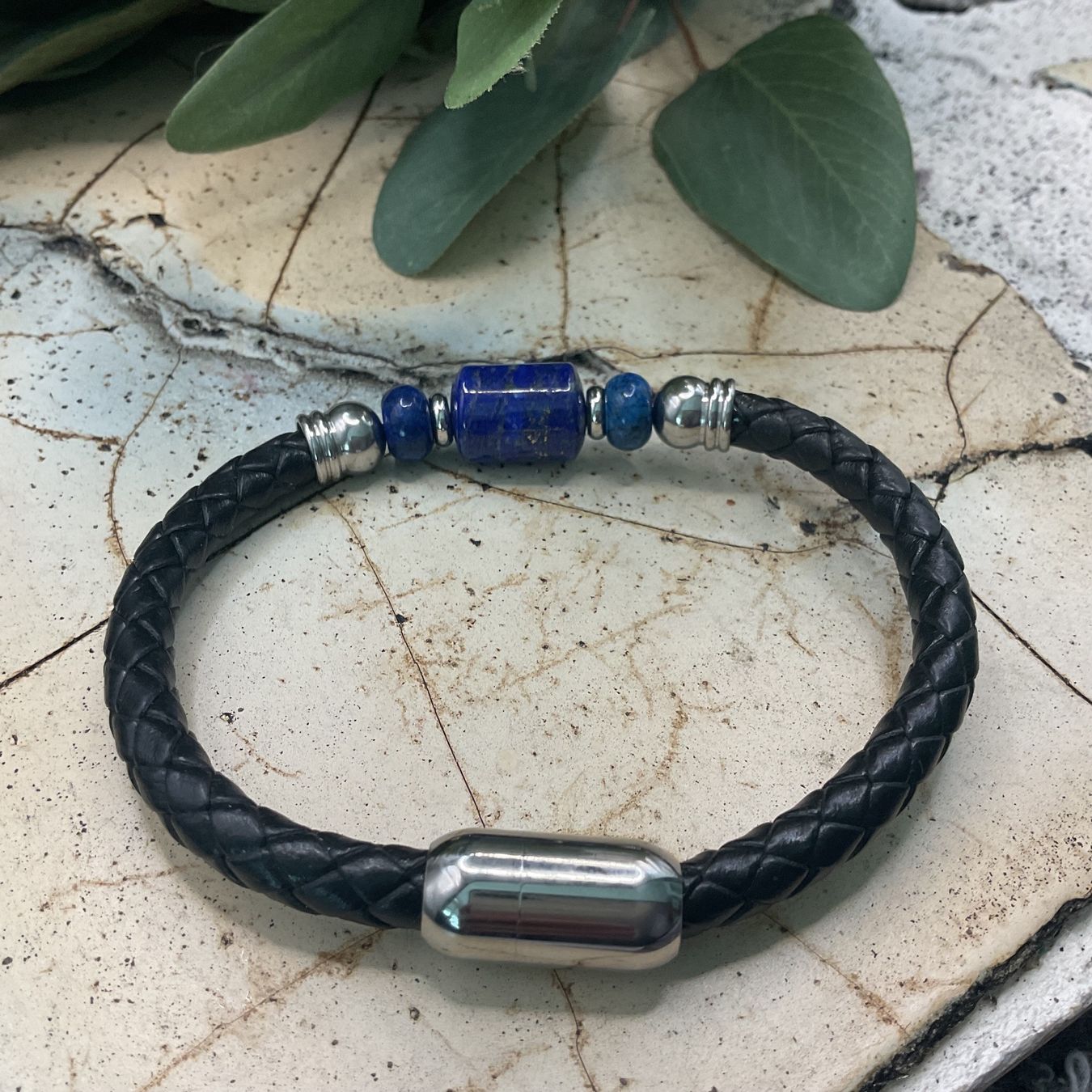 Bracelets: Armreif mit Magnetverschluss und LapisLazuli – Neuf (Voir description) à luzern par Alpendorf1