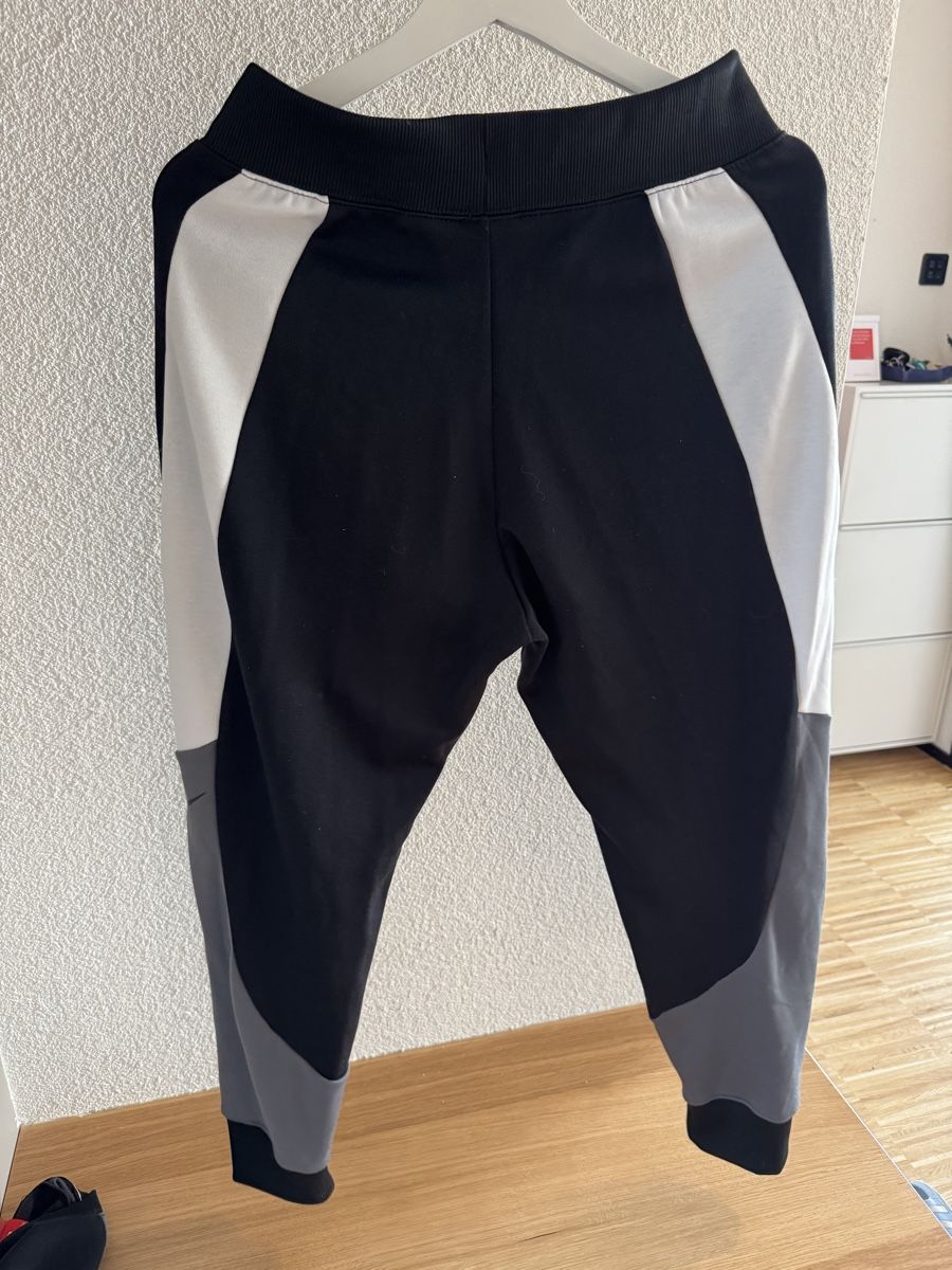 Nike Jumpsuits: Nike Trainingsanzug, Schwarz/Weiss, Gr. S – Gebraucht aus Dübendorf von gru_v8px 4
