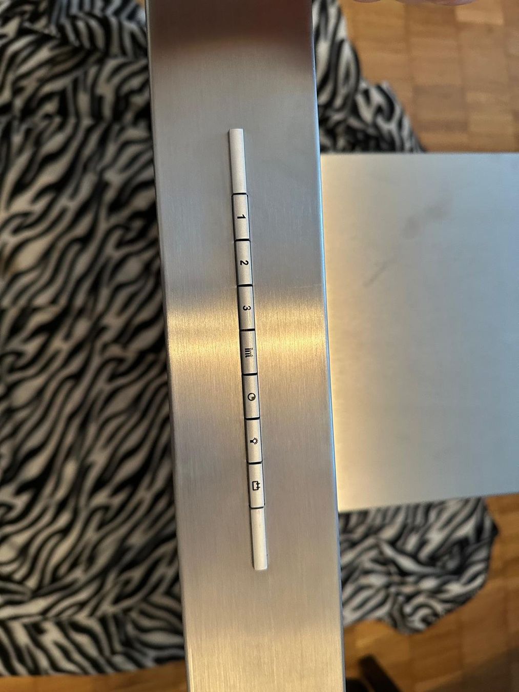 V-Zug Hottes de ventilation: Dunstabzugshaube V-ZUG Insel ChromeClass – D'occasion à Spreitenbach par Space_X 3