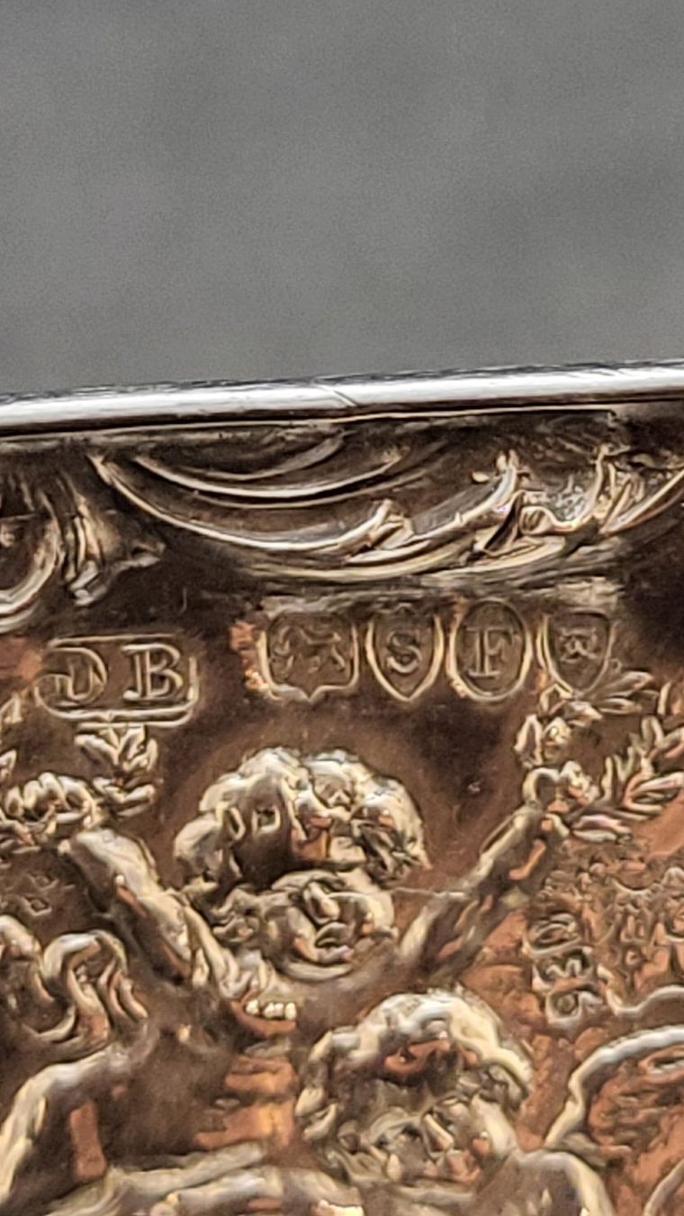 Statuette: MINIATUR-SCHAUKELSTUHL aus Silber "I" – Usato da Basel venduto da spinne02 6