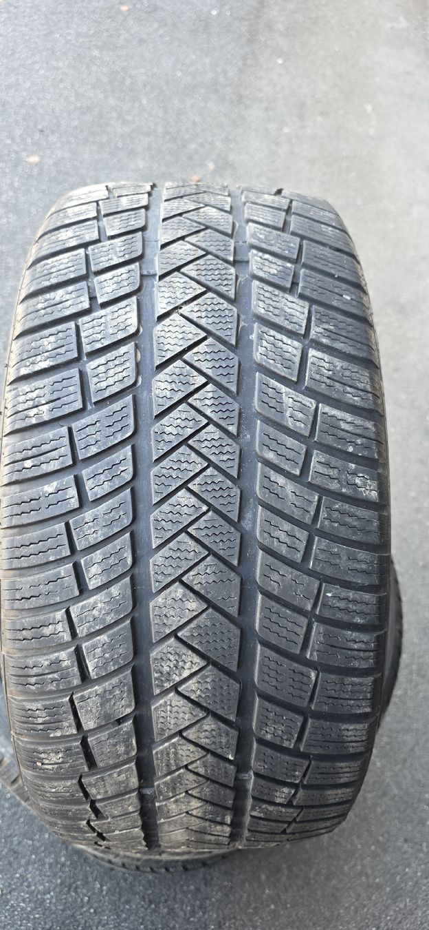 Pneumatici & Ruote complete: Winterpneu 255/35/R19 M+S – Usato da herzogenbuchsee venduto da jamma01 1
