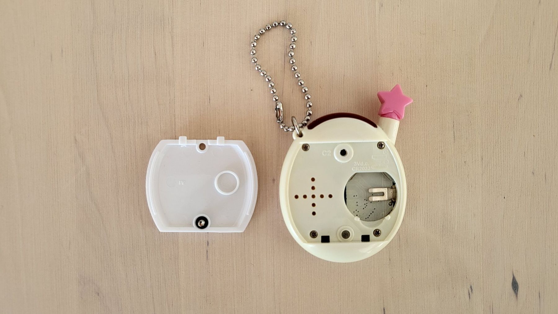 Tamagotchi Connection V4.5 Bandai - Modèle White Flowers 2004 - Jeu électronique Vintage Japon