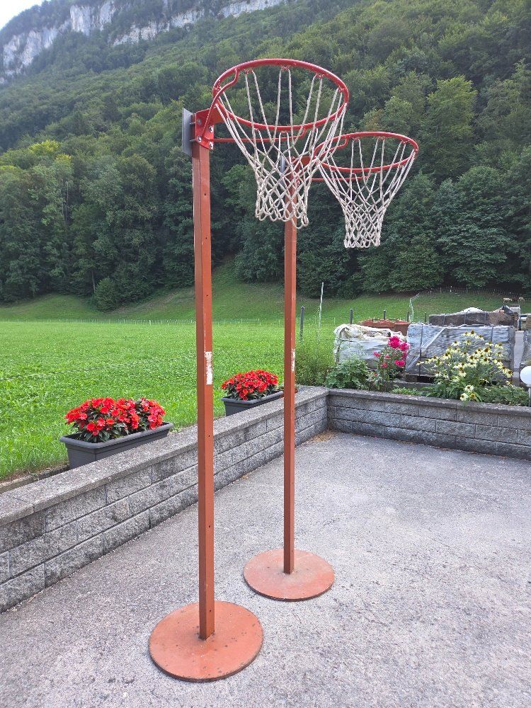 Basketballkörbe: 2 Stück Korbball-Korb – Gebraucht aus Wolfenschiessen von Mazu342
