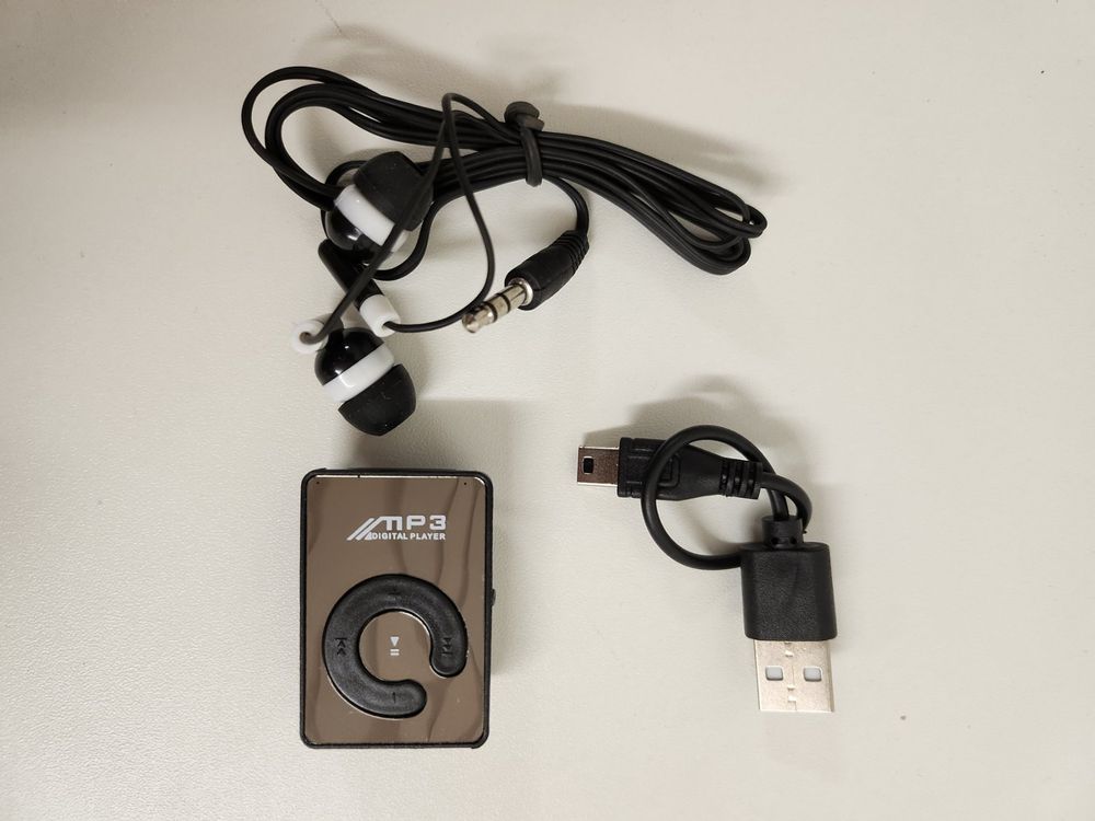 MP3 Player mit Sd Card slot Kopfhörer und Kabel NEU ab Fr. Kaufen auf