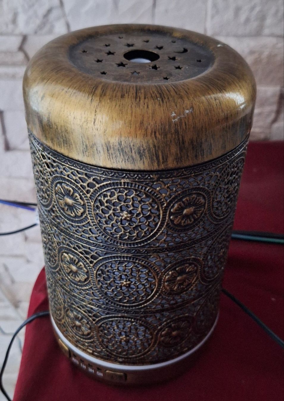Duftöldiffusoren: Diffuseur d'arômes  avec lumières de différentes couleurs – Gebraucht aus Rickenbach b. Wil von joeletaxi1954
